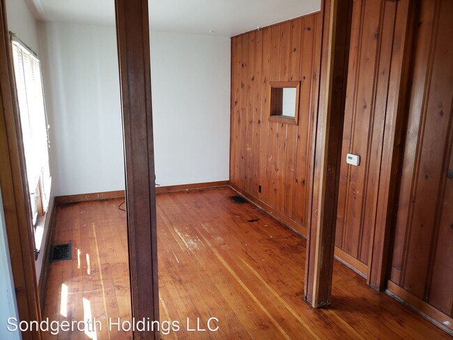 Building Photo - 2 br, 1 bath House - 404 4th St.