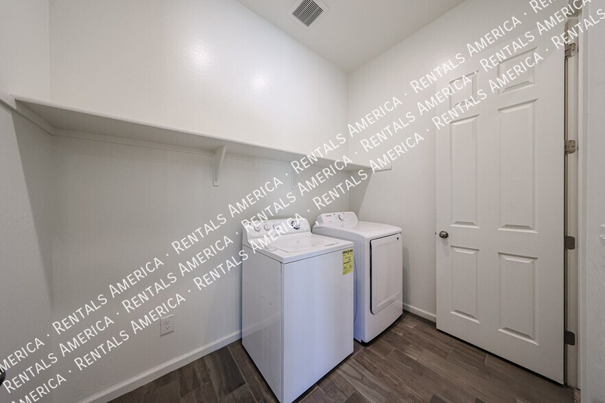 Building Photo - 3865 E Dogwood Pl
