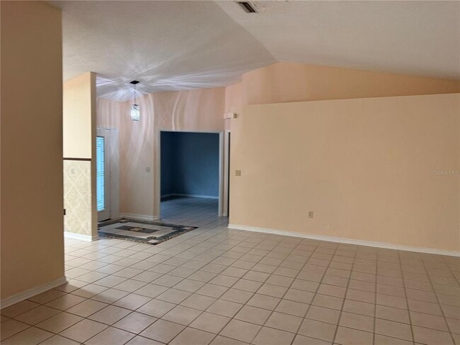 Building Photo - 7 Fountain Gate Ln