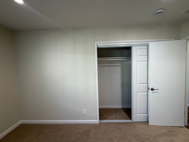Building Photo - 1850 El Parque Ct