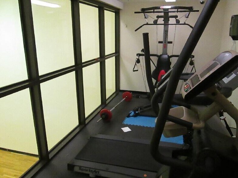 Building Photo - 158 Kelton St