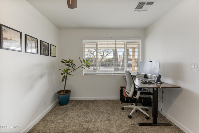 Building Photo - 718 W Vine Ave