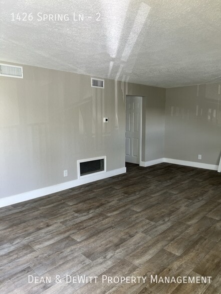 Building Photo - 2 Bed/2 Bath - Unit 2