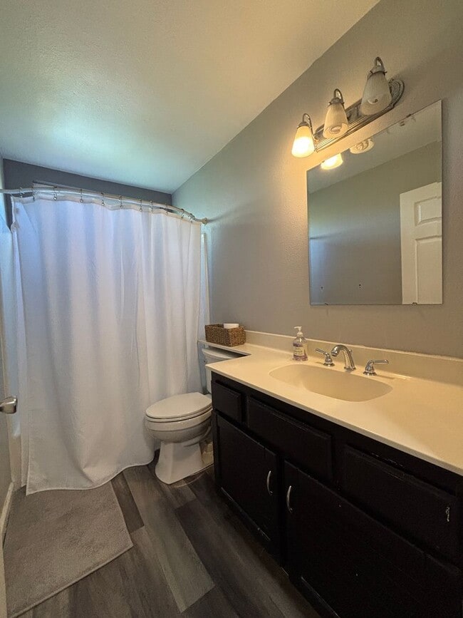 Building Photo - 879 Fall River Trail