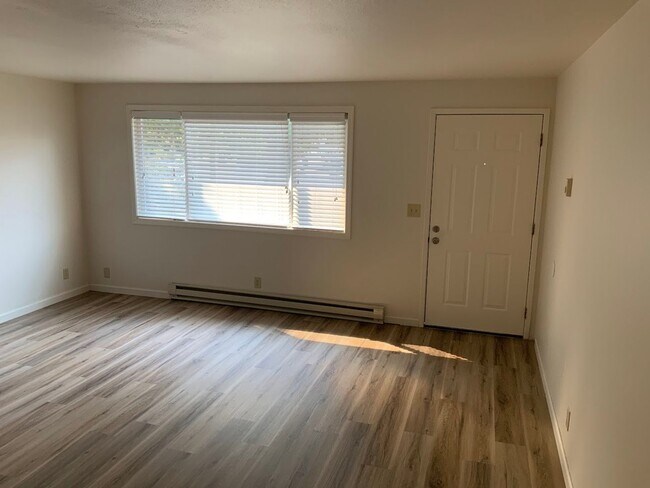 Building Photo - 2 Bedroom Duplex Near Autzen Stadium