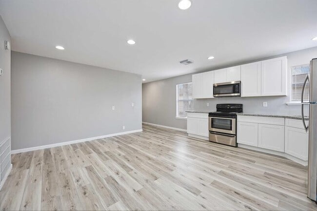 Building Photo - 1728 Connorvale Rd