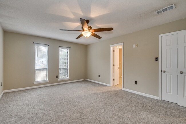 Building Photo - 4410 Goshen Lake Dr S