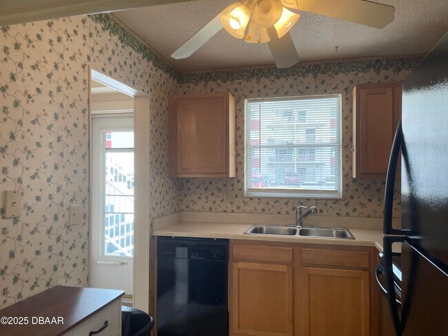 Building Photo - 2801 N Halifax Ave