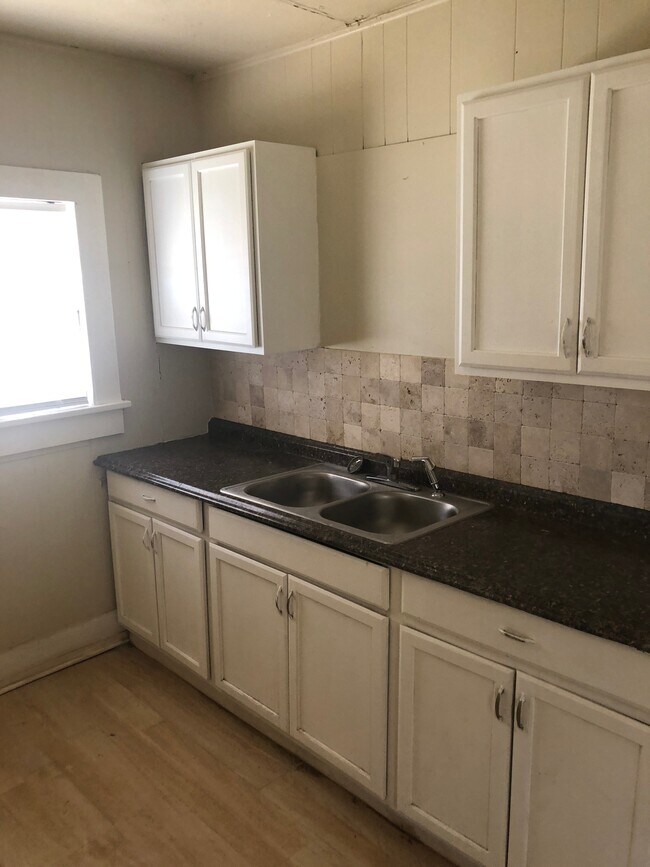 Building Photo - 1708 Avenue N