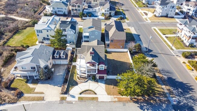 Building Photo - 400 17th St S