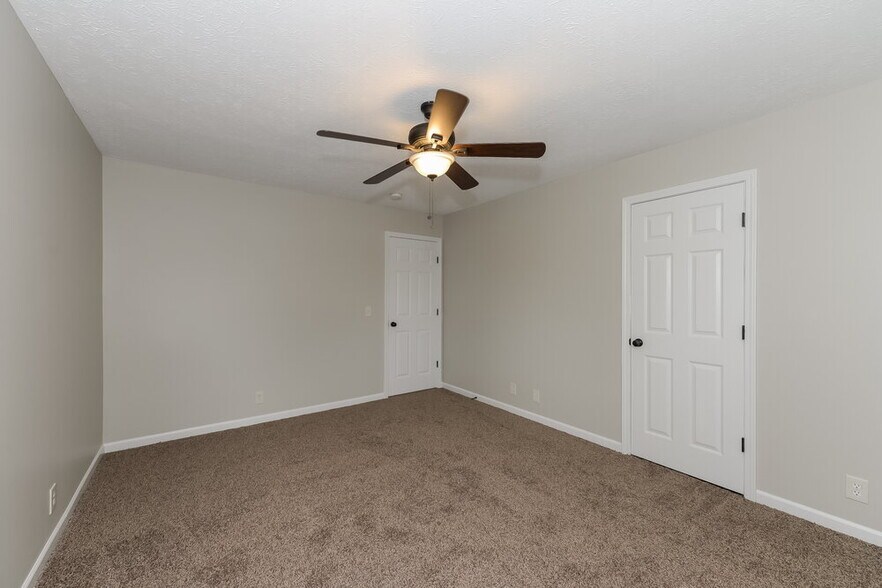 Building Photo - 1704 Stone Hollow Ct