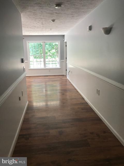 Building Photo - 23258 Oak Dr