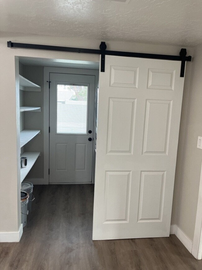 Building Photo - 4 Bedroom Home With Sparkling Pool Ready for Move In