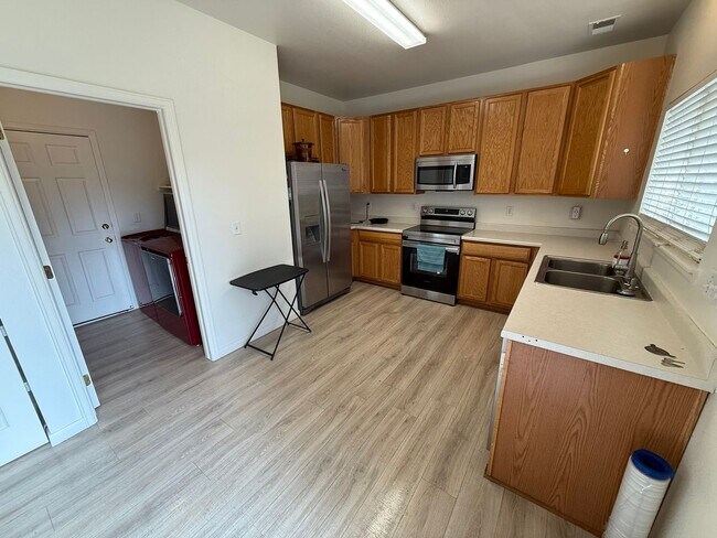 Building Photo - Refreshed 3-Bedroom Home in Waterglen Neig...