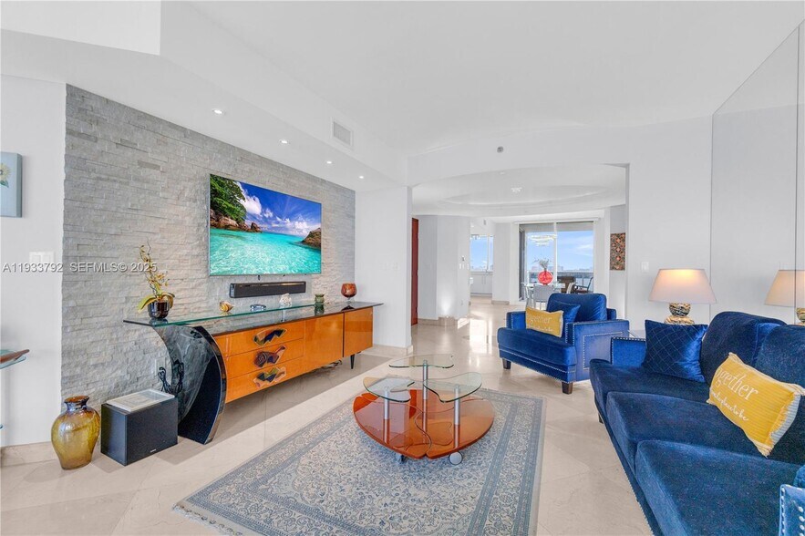 Building Photo - 19111 Collins Ave