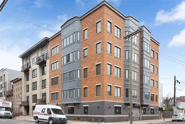 Building Photo - 701 Monroe St