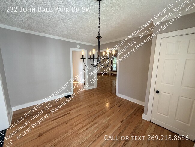 Building Photo - 232 John Ball Park Dr SW