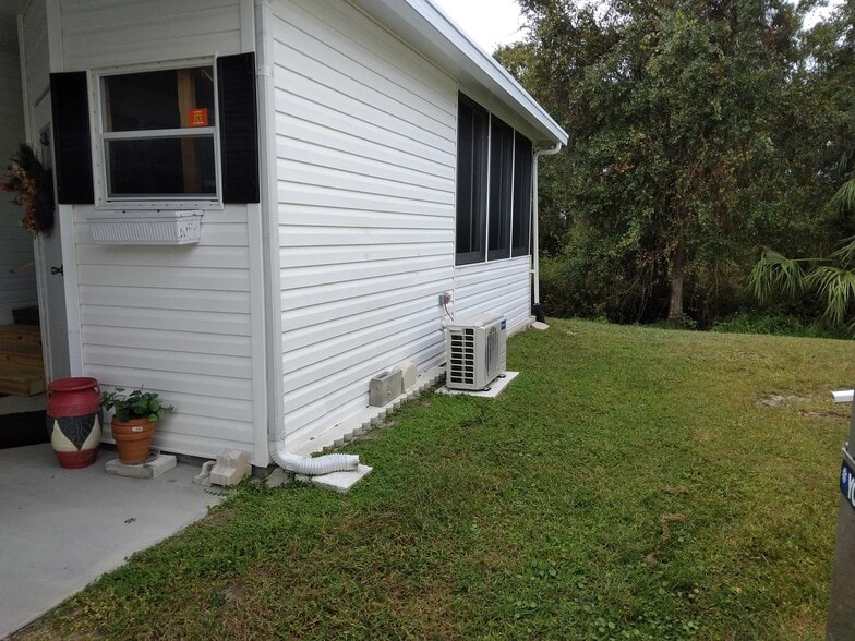 Building Photo - 215 Tiger Lilly Dr