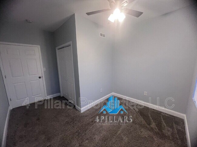 Building Photo - 1311 E Columbus Dr