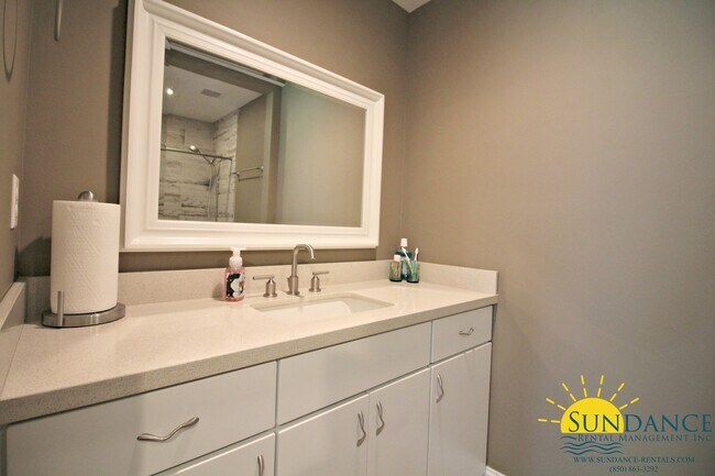 Building Photo - Great 4 Bedroom Home in Fort Walton