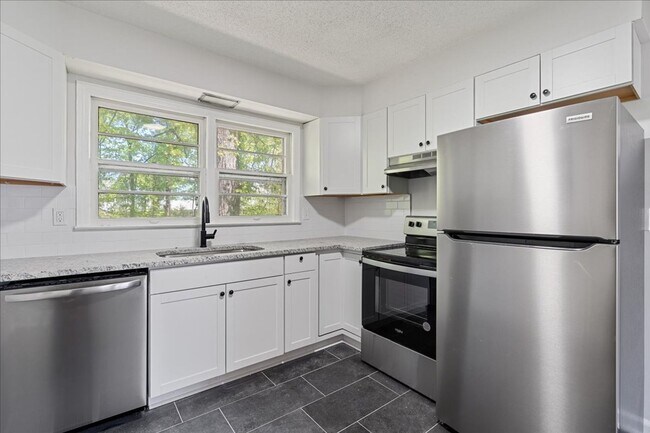 Building Photo - Newly renovated 3bed 1beath for rent!