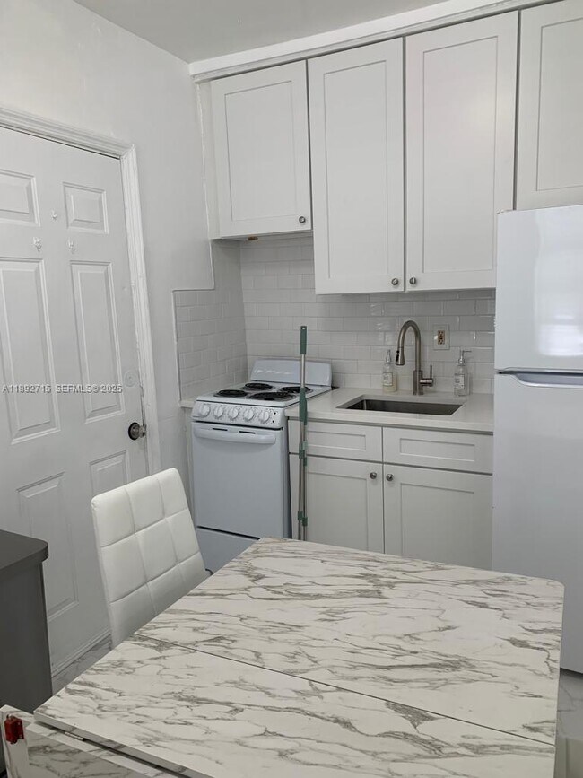 Building Photo - 545 Michigan Ave