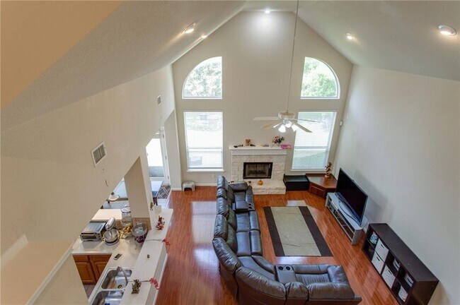 Building Photo - 15709 Belfin Dr