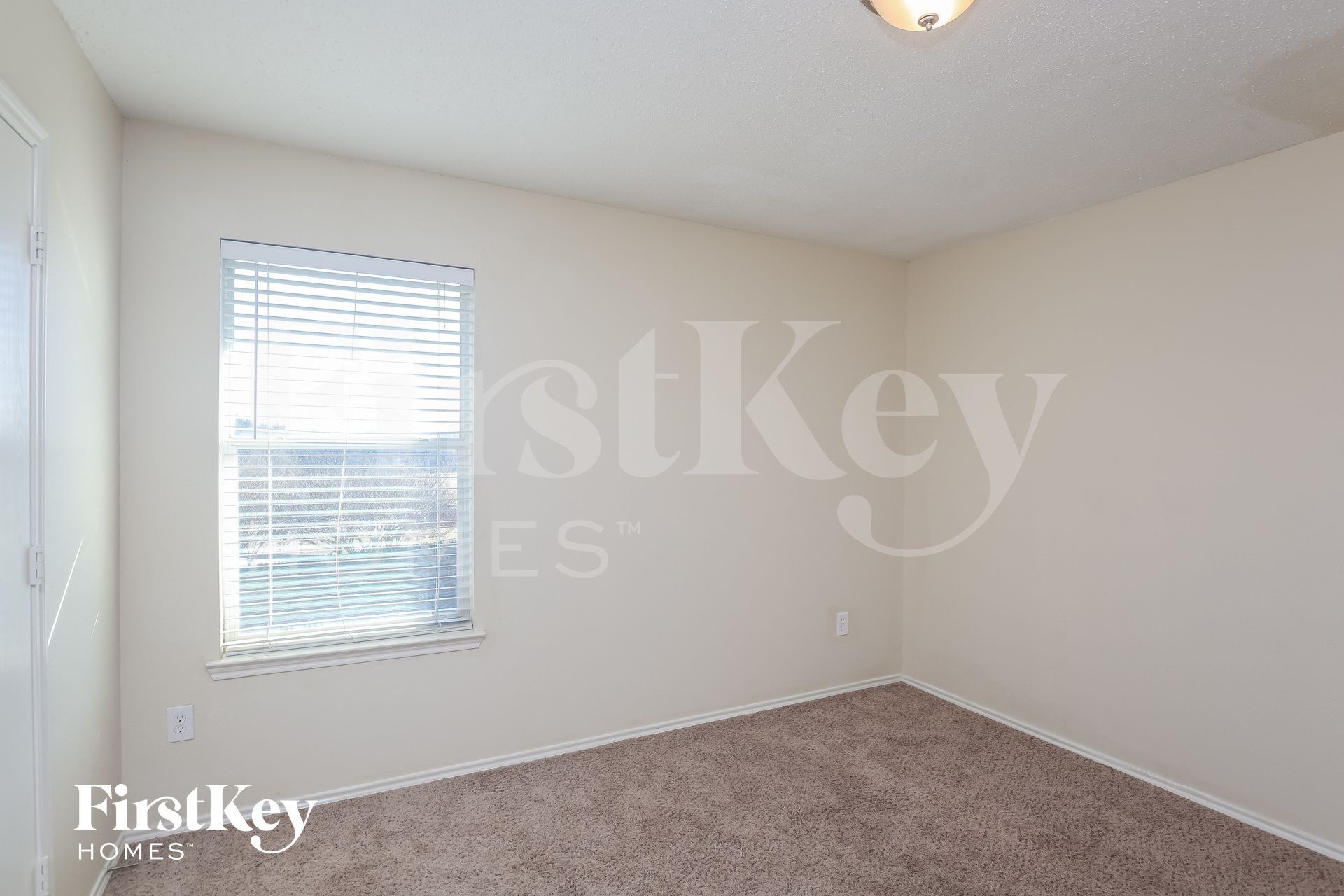 Building Photo - 2900 Ocean Dr