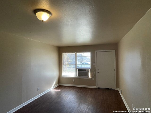 Building Photo - 211 Sunnyland Dr