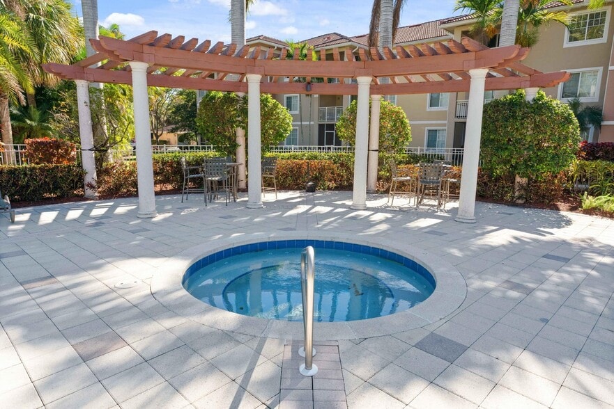 Building Photo - 6530 Emerald Dunes Dr