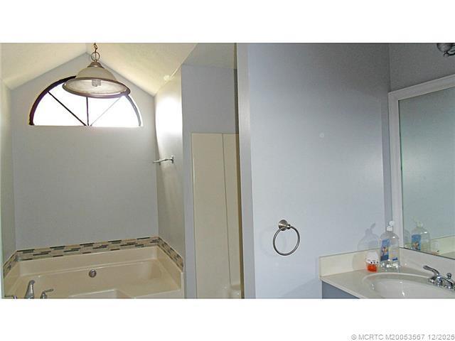 Building Photo - 699 SW Hoffenberg Ave