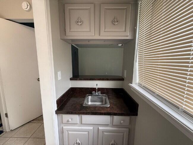 Building Photo - Spacious 4-Bedroom Yukon Home Full of Char...