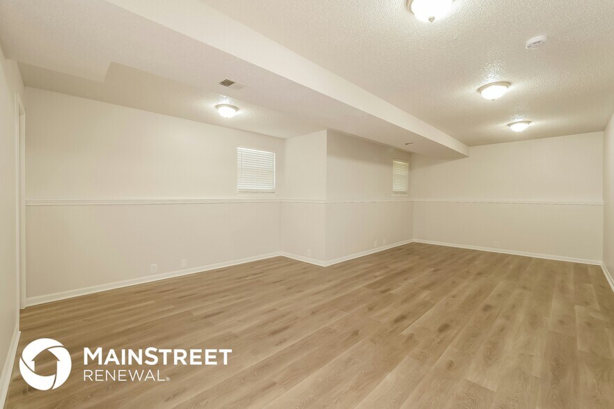 Building Photo - 2121 SE 7th St