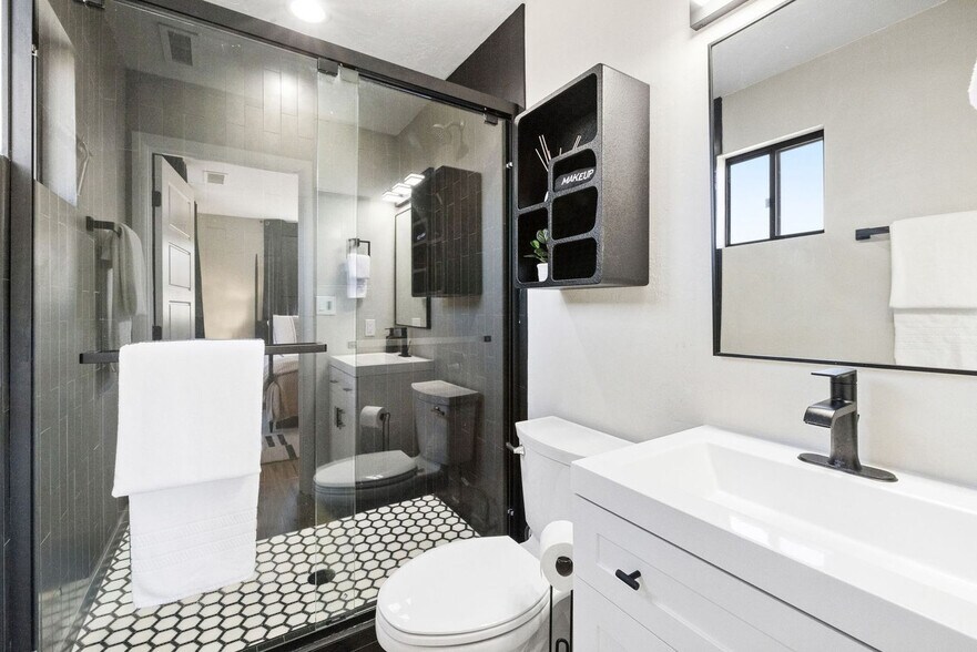 Building Photo - 304 E Goodwin St