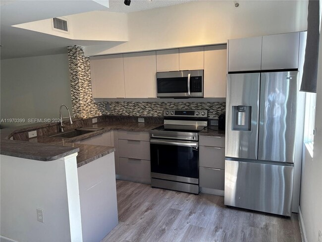 Building Photo - 2981 NE 185th St