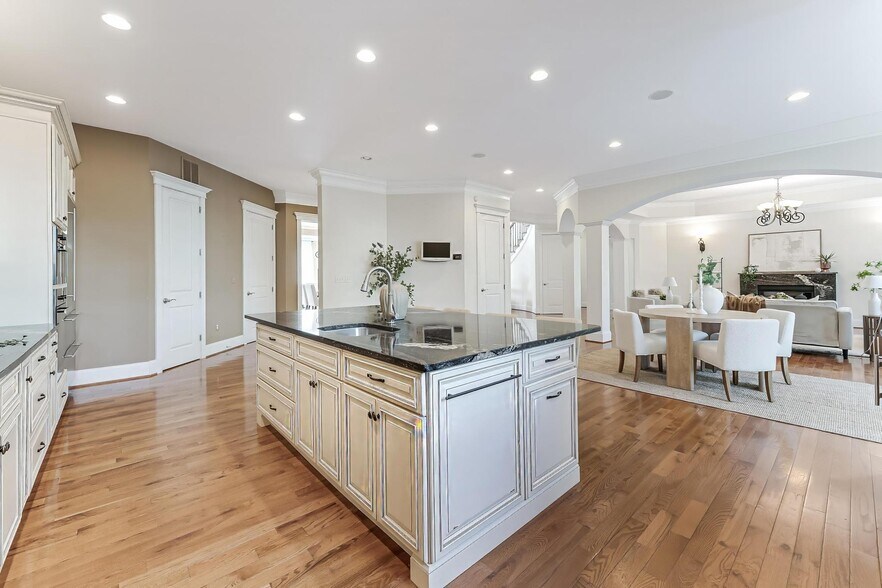 Building Photo - 829 Golden Arrow St