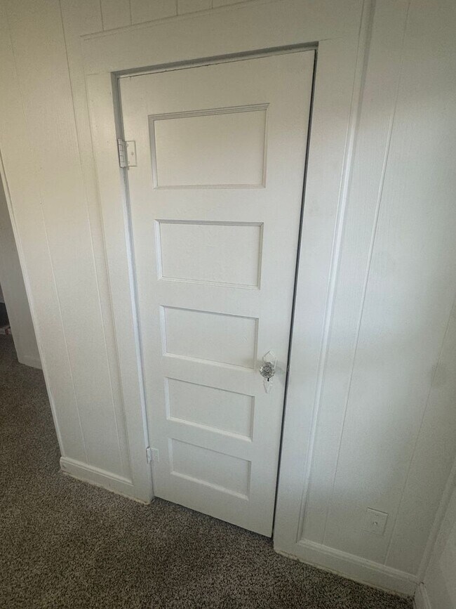 Building Photo - NEWLY RENOVATED - CHARMING 3/2 with STORAGE UNIT and COVERED PARKING