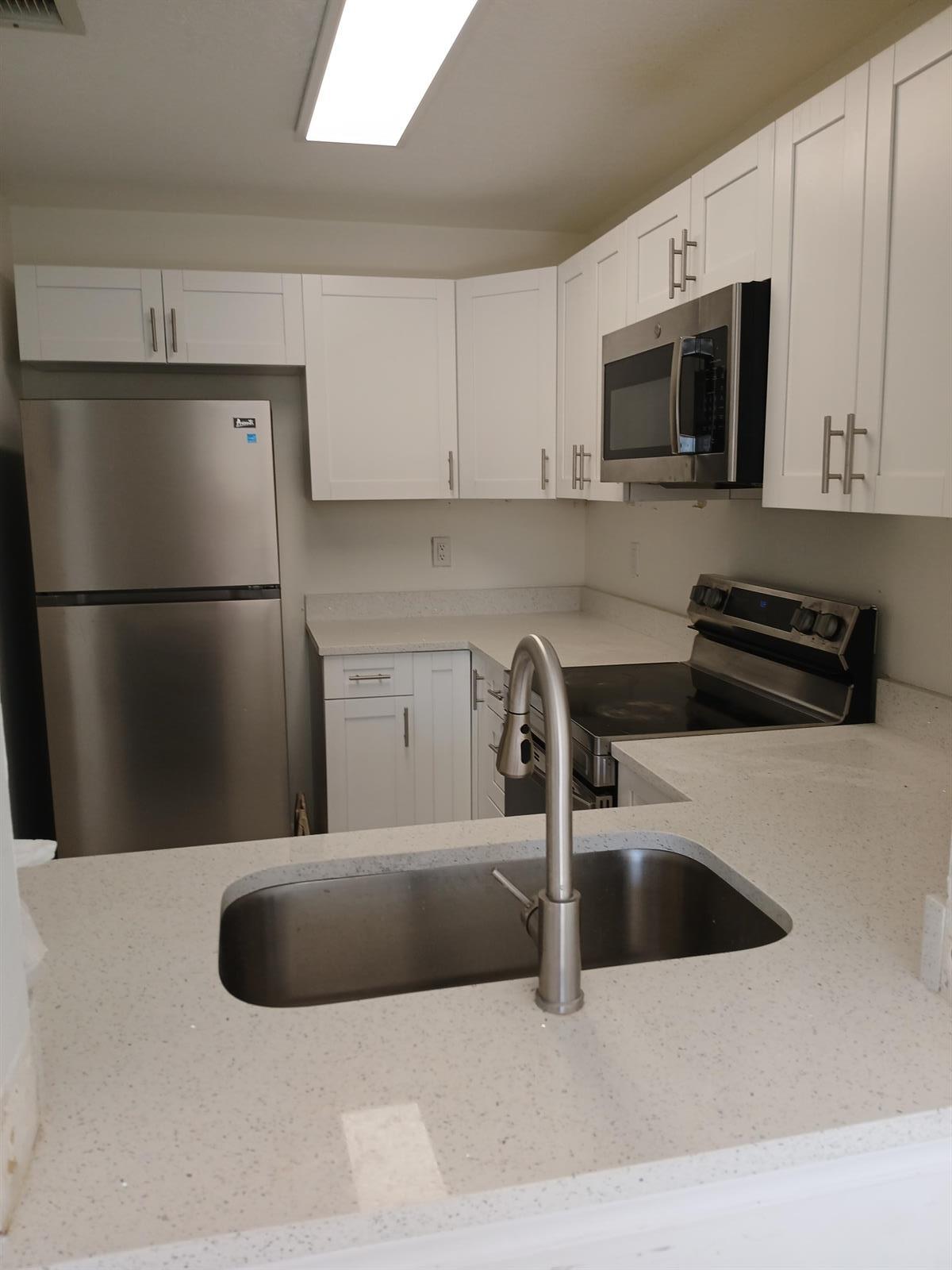 Building Photo - 441 Cypress Way W