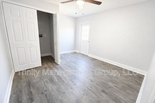 Building Photo - 10449 Mayflower Rd