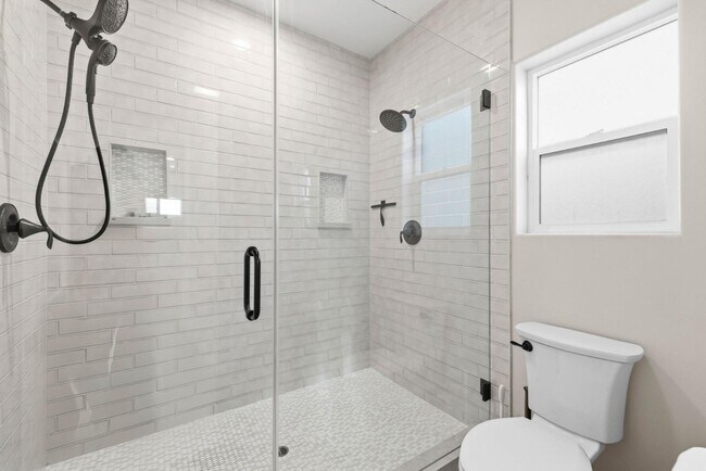 Building Photo - 5051 Savannah St