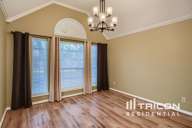 Building Photo - 2708 Hemingway Dr