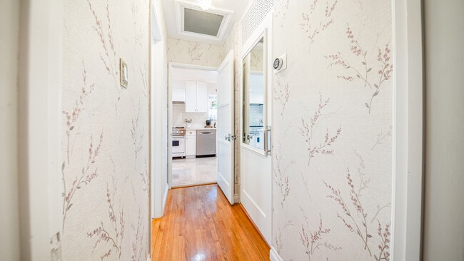 Building Photo - Burbank Wonder Years house