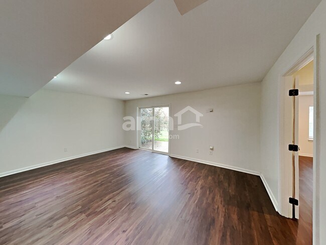 Building Photo - 7184 Kenyon Dr