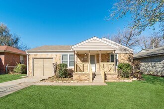 Building Photo - 3 bed, 1 bath home in the Village