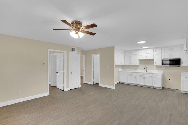 Building Photo - 701 George Hopper Rd