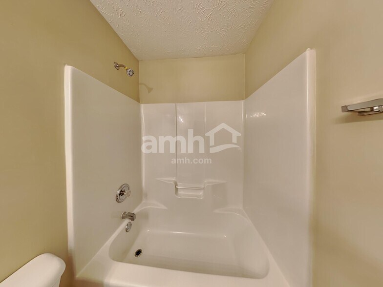 Building Photo - 103 Cottonwood Pl