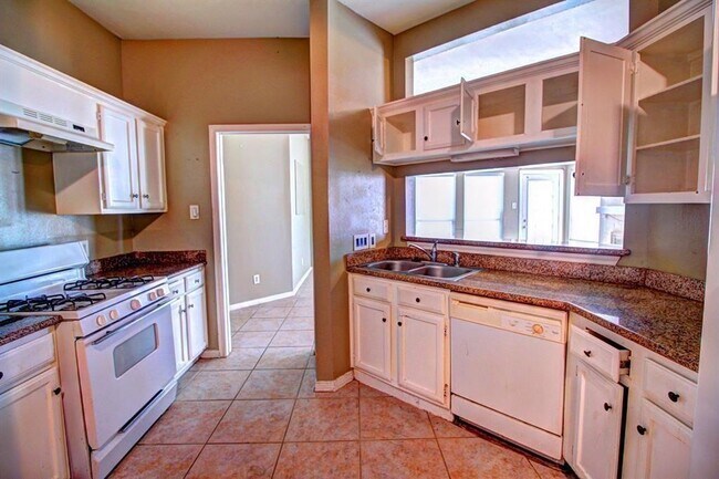 Building Photo - 11818 Plumpoint Dr