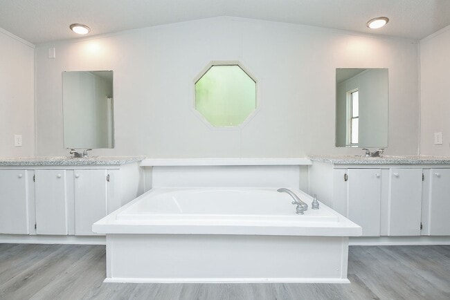 Building Photo - Be part of this cozy community at Roy Harris Loop