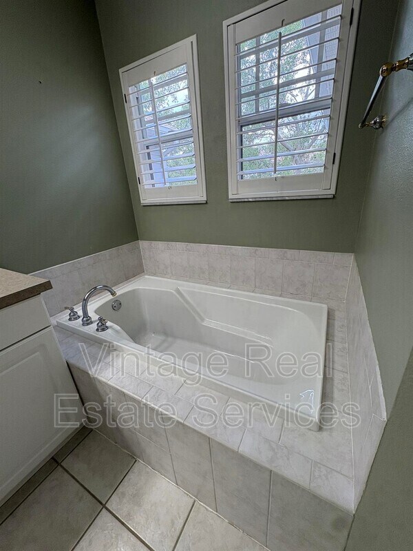 Building Photo - 2856 Bayshore Trails Dr