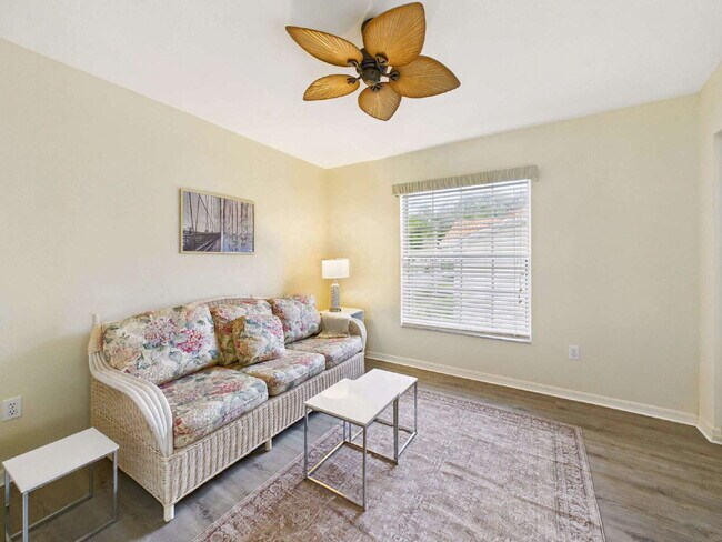 Building Photo - Furnished Seasonal or Annual Rental in Pipers Grove – 3BR Townhome with Lake View